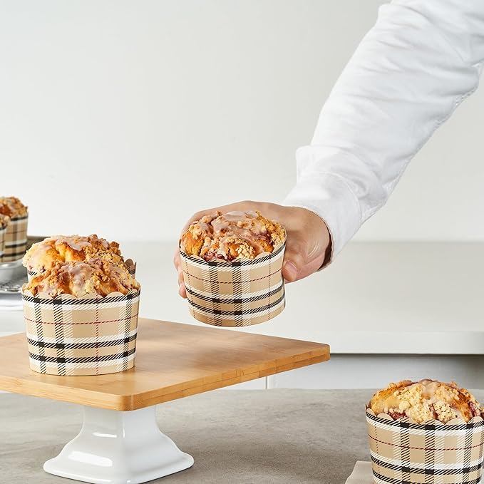 Panificio 10 Ounce Cupcake Wrappers, 200 Scalloped Baking Cups - Oven-Ready, Greaseproof, Plaid Paper Cupcake Liners, Disposable, For Birthdays, Baby Showers, Or Weddings - Restaurantware